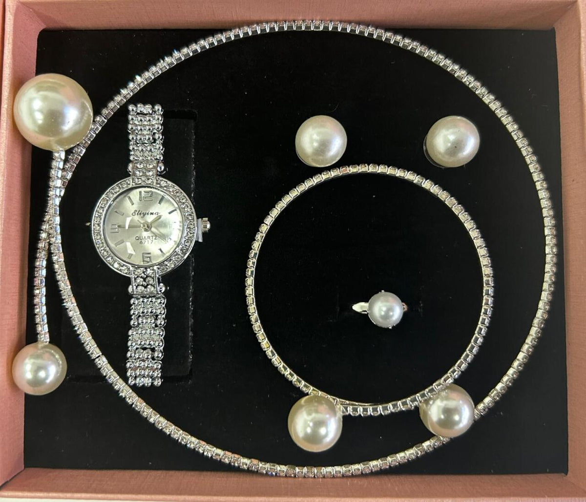 Conjunto de joyas plateado con perlas aleatorio.